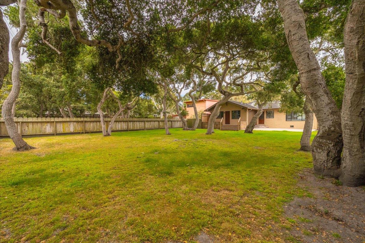 Detail Gallery Image 2 of 22 For 712 Sunset Dr, Pacific Grove,  CA 93950 - 3 Beds | 2 Baths