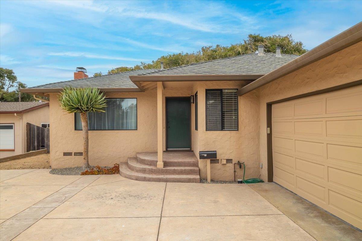 Detail Gallery Image 6 of 22 For 712 Sunset Dr, Pacific Grove,  CA 93950 - 3 Beds | 2 Baths