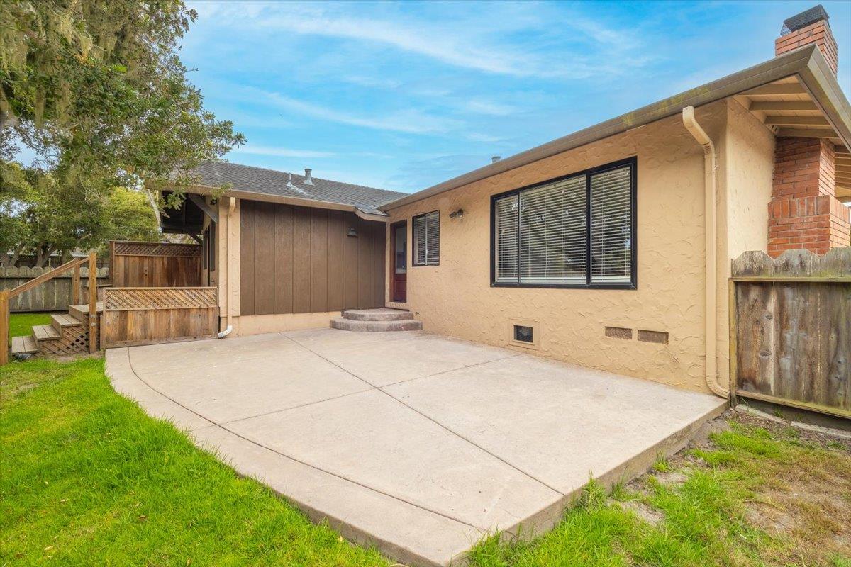 Detail Gallery Image 8 of 22 For 712 Sunset Dr, Pacific Grove,  CA 93950 - 3 Beds | 2 Baths