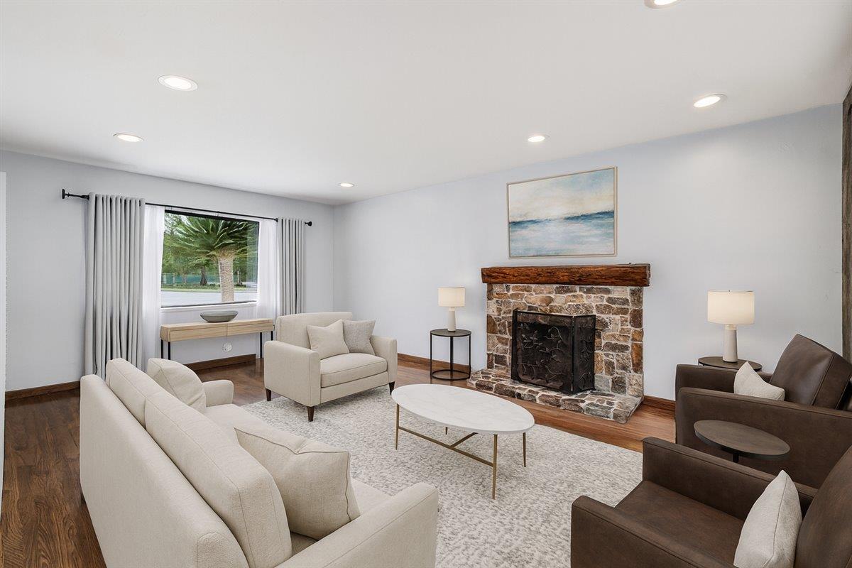 Detail Gallery Image 9 of 22 For 712 Sunset Dr, Pacific Grove,  CA 93950 - 3 Beds | 2 Baths