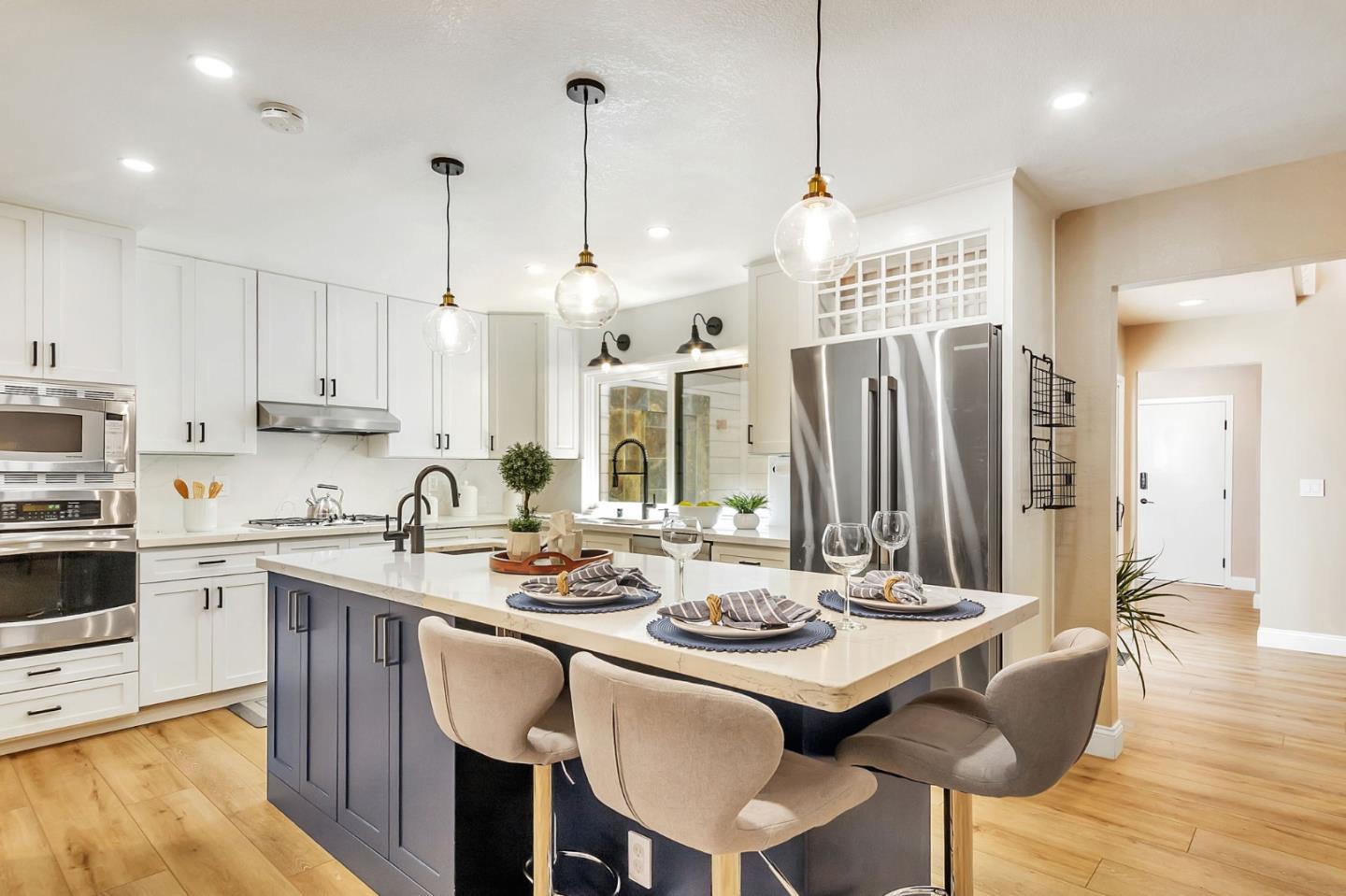 Detail Gallery Image 12 of 48 For 105 Strathmore Pl, Los Gatos,  CA 95032 - 3 Beds | 3 Baths