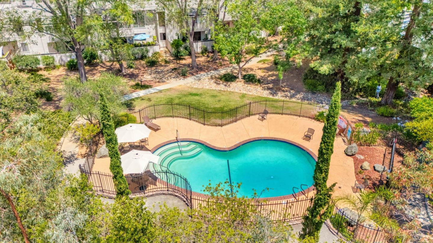 Detail Gallery Image 34 of 48 For 105 Strathmore Pl, Los Gatos,  CA 95032 - 3 Beds | 3 Baths