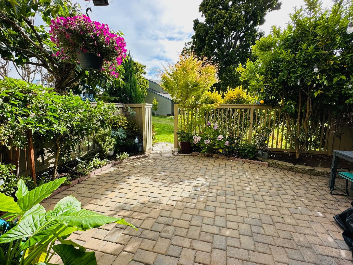 Detail Gallery Image 2 of 4 For 706 Celestial Ln, Foster City,  CA 94404 - 3 Beds | 2/1 Baths