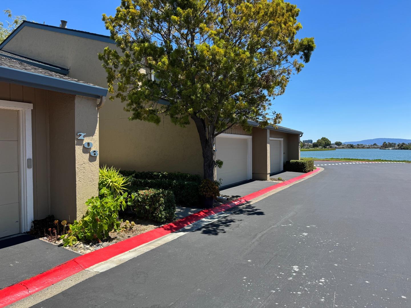 Detail Gallery Image 3 of 4 For 706 Celestial Ln, Foster City,  CA 94404 - 3 Beds | 2/1 Baths