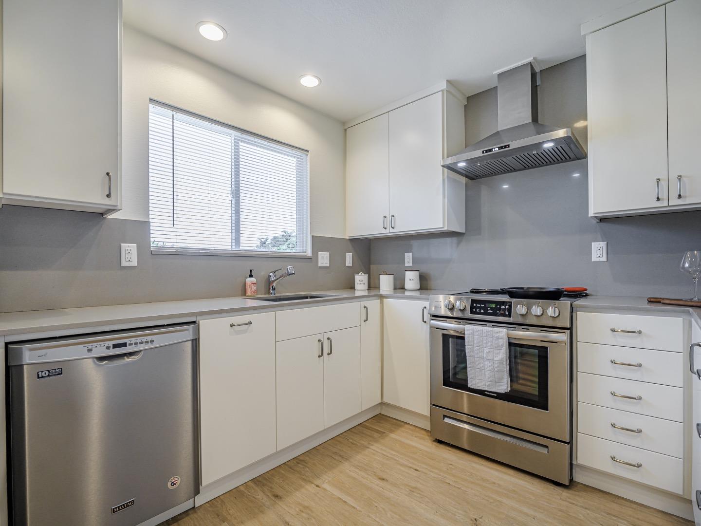 Detail Gallery Image 18 of 38 For 466 Cloudview Dr, Watsonville,  CA 95076 - 2 Beds | 1/1 Baths
