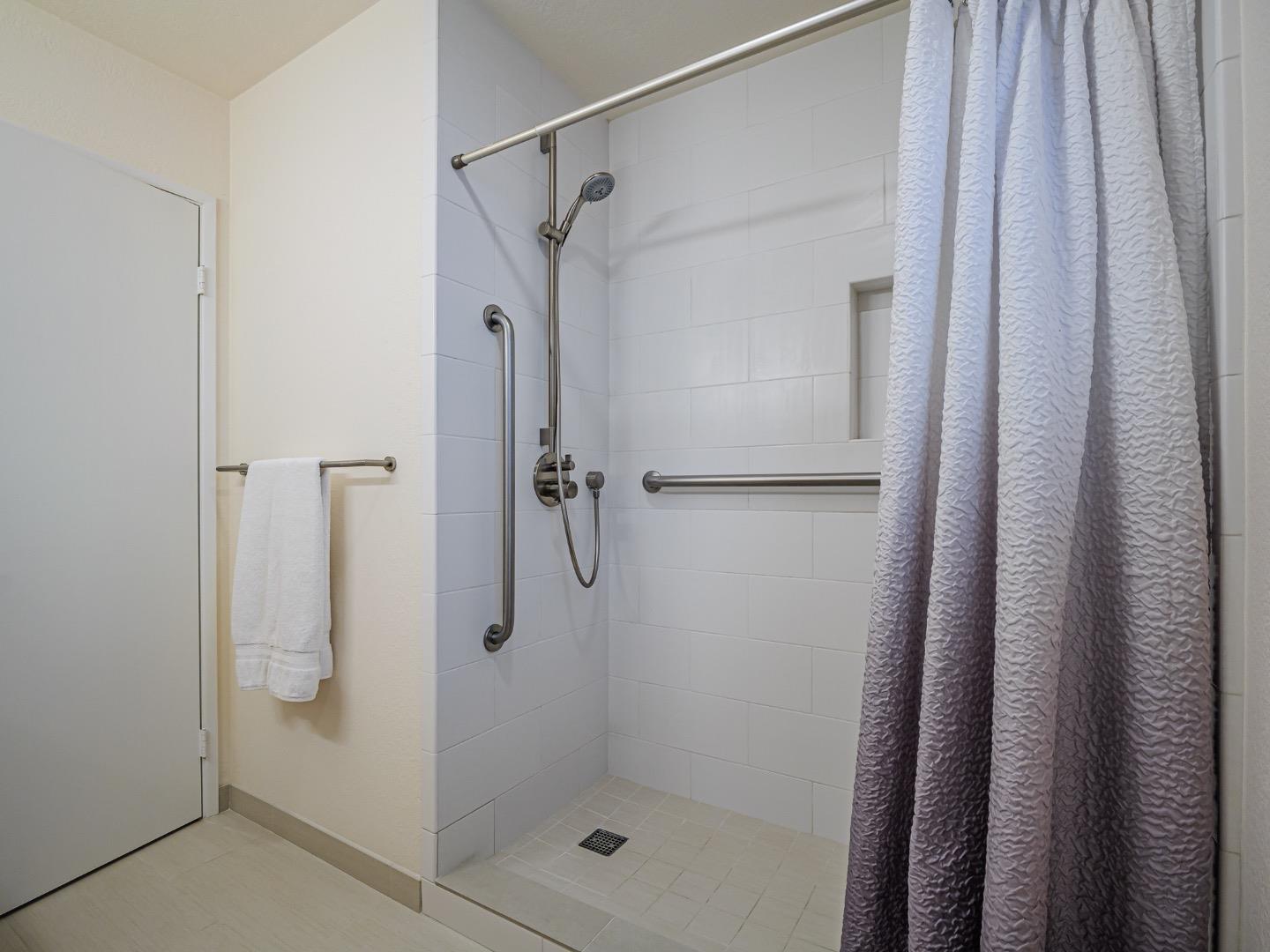 Detail Gallery Image 30 of 38 For 466 Cloudview Dr, Watsonville,  CA 95076 - 2 Beds | 1/1 Baths