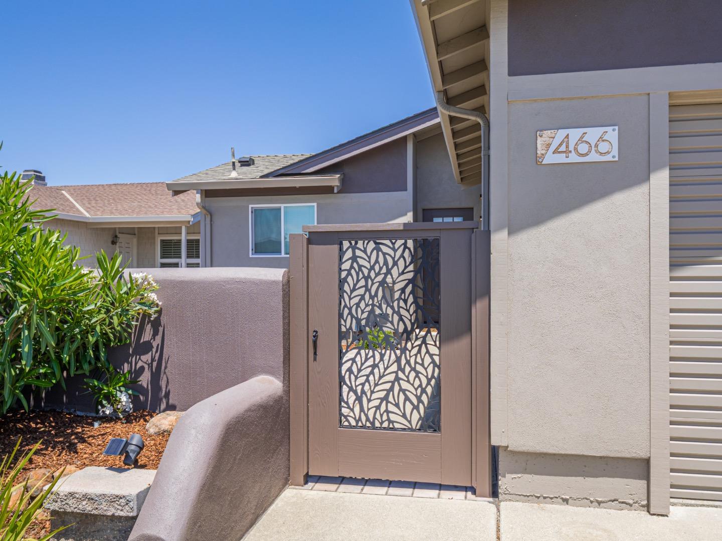 Detail Gallery Image 4 of 38 For 466 Cloudview Dr, Watsonville,  CA 95076 - 2 Beds | 1/1 Baths