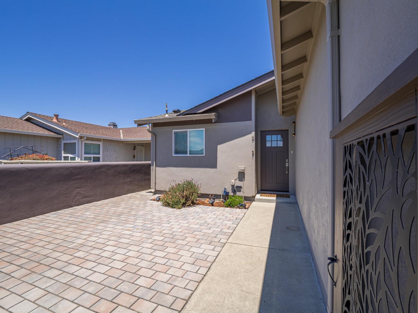 Detail Gallery Image 6 of 38 For 466 Cloudview Dr, Watsonville,  CA 95076 - 2 Beds | 1/1 Baths