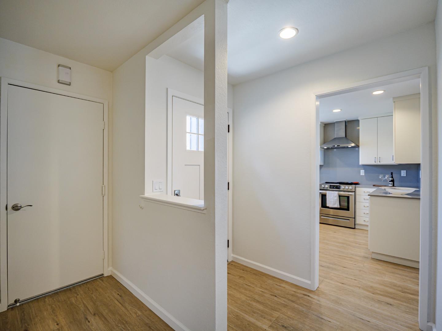 Detail Gallery Image 9 of 38 For 466 Cloudview Dr, Watsonville,  CA 95076 - 2 Beds | 1/1 Baths