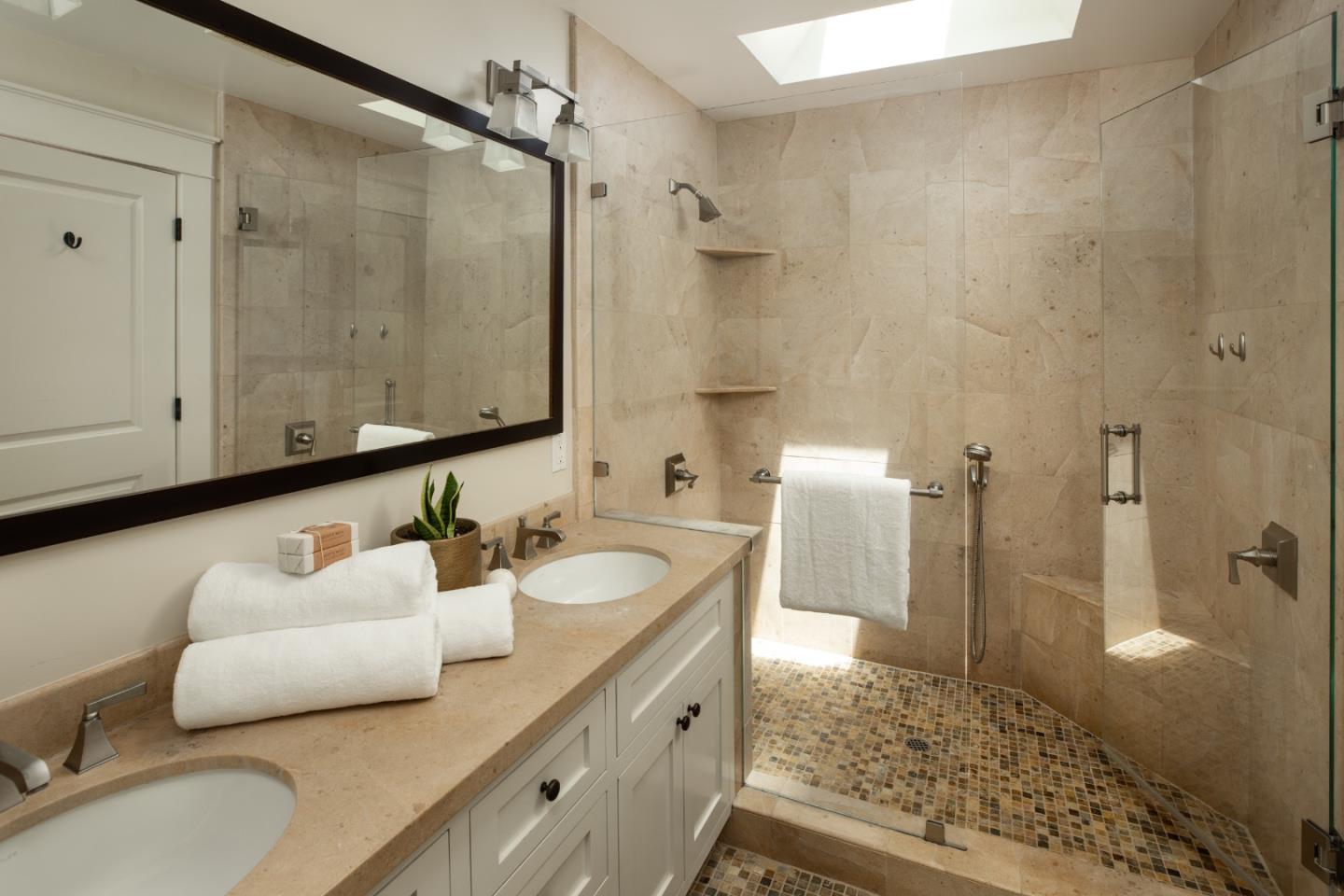 Detail Gallery Image 10 of 16 For 555 Hermosa Way, Menlo Park,  CA 94025 - 3 Beds | 2/1 Baths