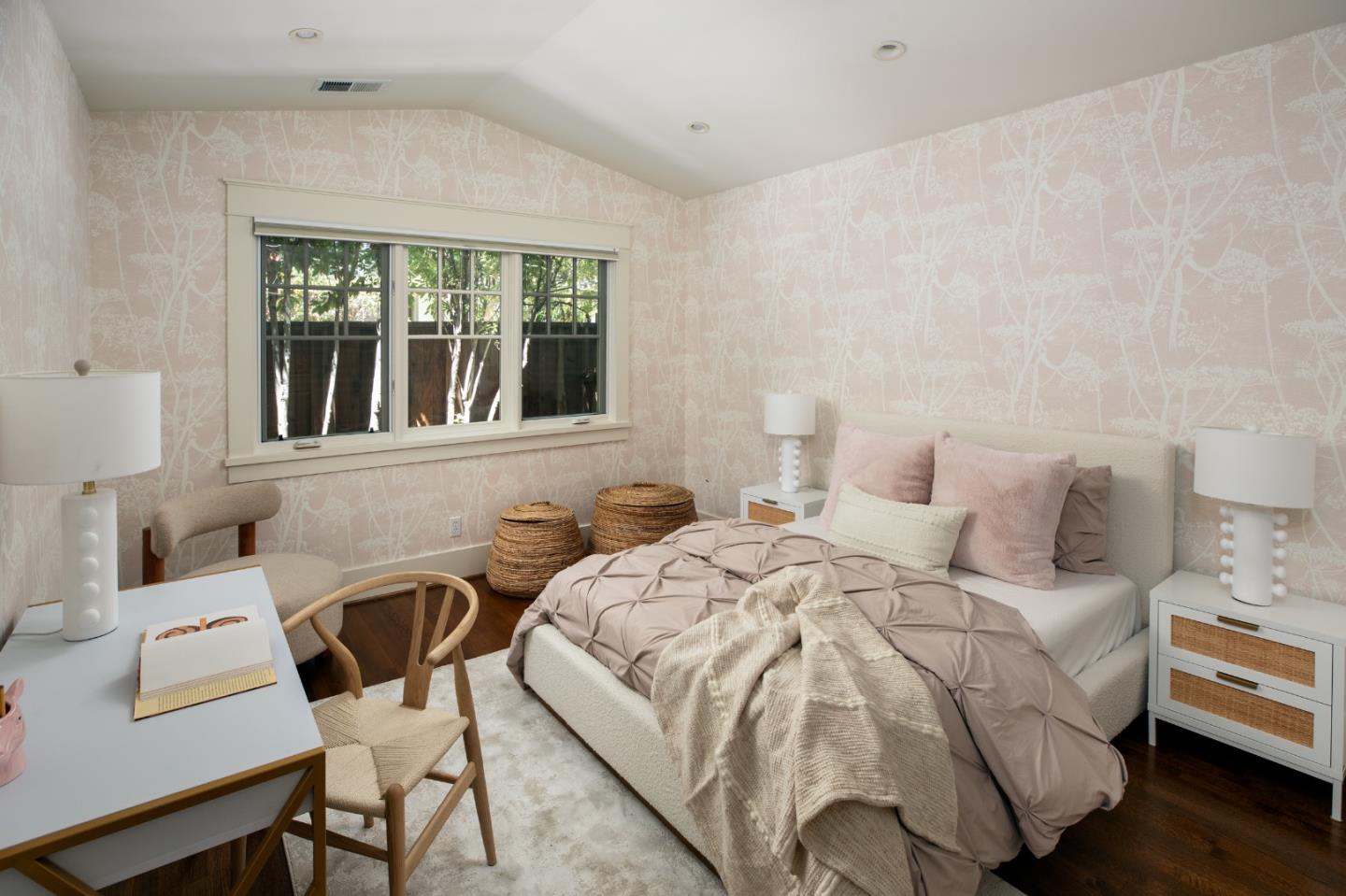 Detail Gallery Image 11 of 16 For 555 Hermosa Way, Menlo Park,  CA 94025 - 3 Beds | 2/1 Baths