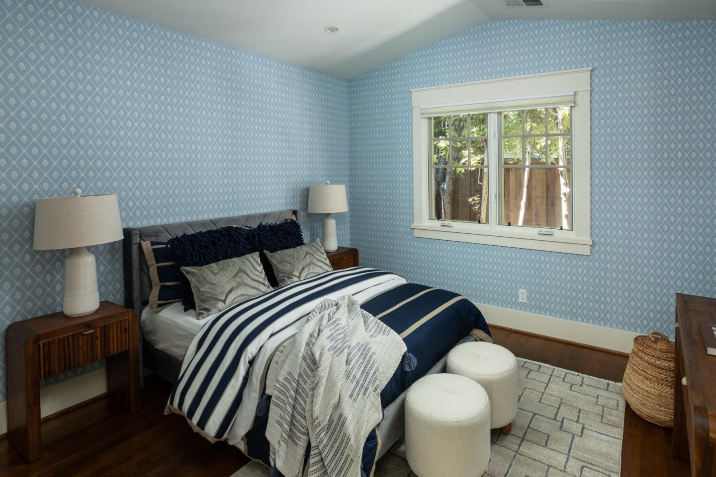 Detail Gallery Image 12 of 16 For 555 Hermosa Way, Menlo Park,  CA 94025 - 3 Beds | 2/1 Baths
