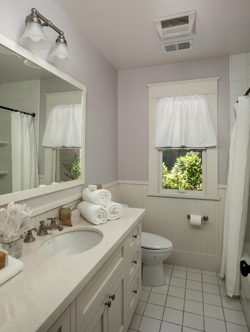 Detail Gallery Image 13 of 16 For 555 Hermosa Way, Menlo Park,  CA 94025 - 3 Beds | 2/1 Baths