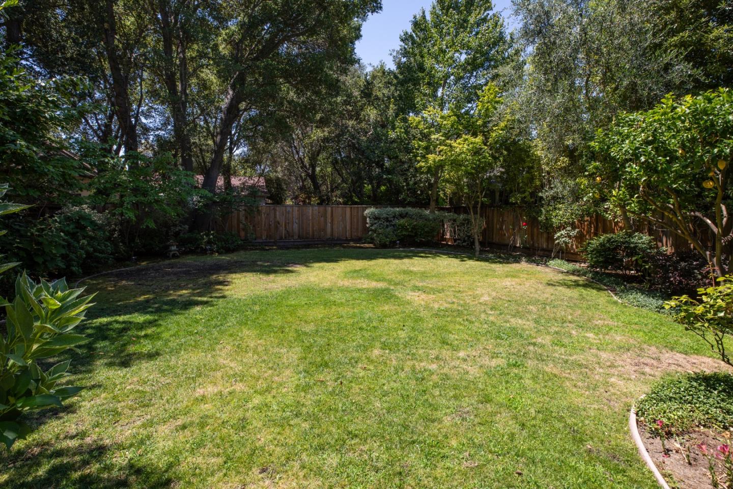 Detail Gallery Image 15 of 16 For 555 Hermosa Way, Menlo Park,  CA 94025 - 3 Beds | 2/1 Baths