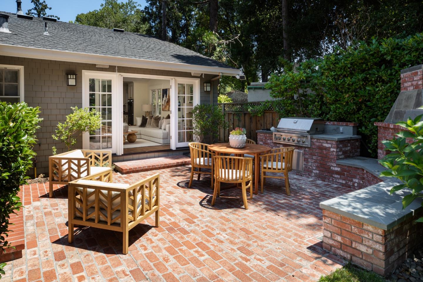 Detail Gallery Image 16 of 16 For 555 Hermosa Way, Menlo Park,  CA 94025 - 3 Beds | 2/1 Baths