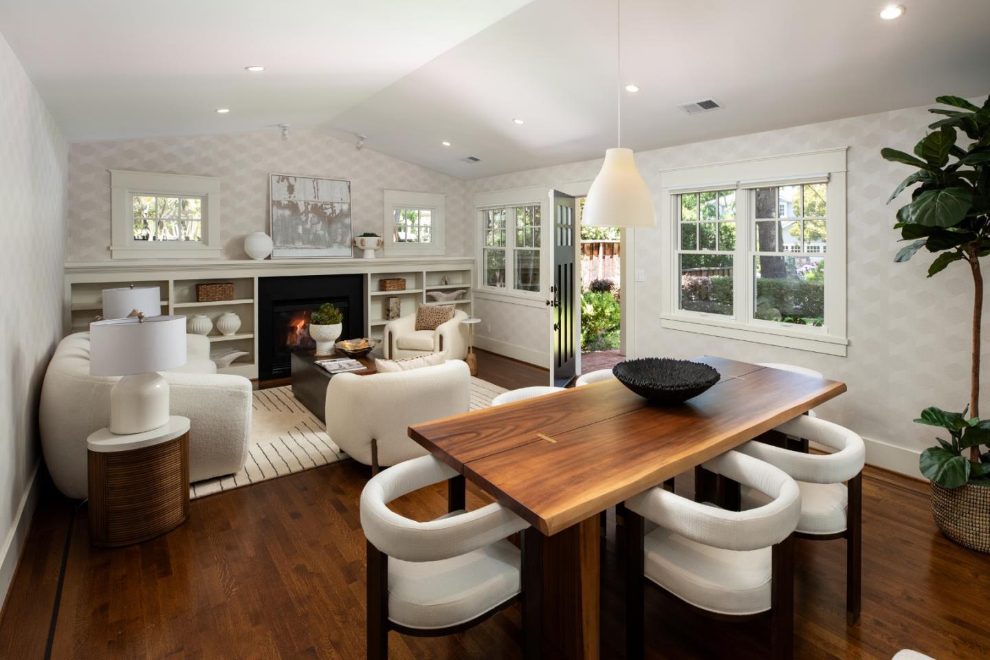 Detail Gallery Image 2 of 16 For 555 Hermosa Way, Menlo Park,  CA 94025 - 3 Beds | 2/1 Baths