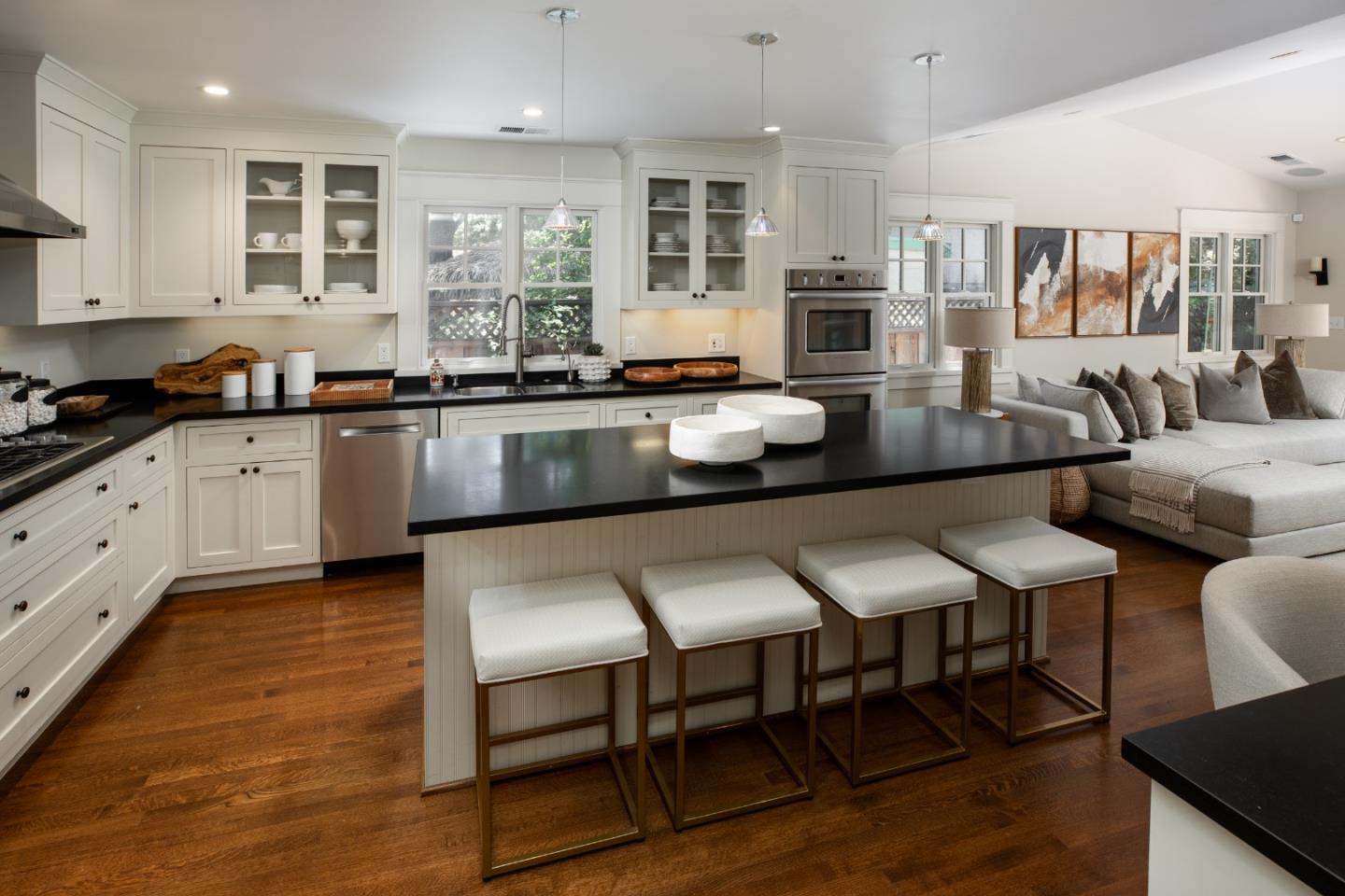Detail Gallery Image 5 of 16 For 555 Hermosa Way, Menlo Park,  CA 94025 - 3 Beds | 2/1 Baths