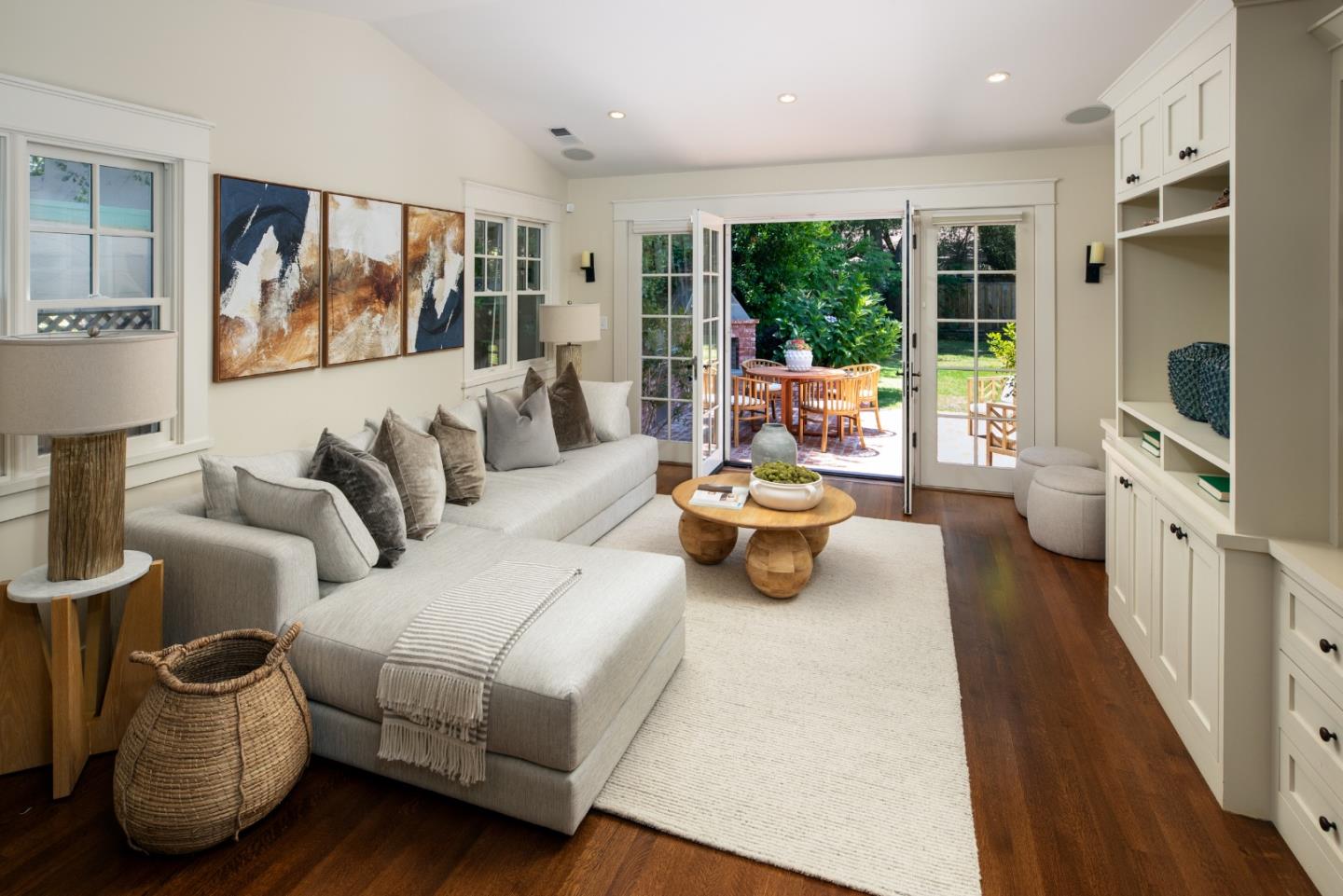 Detail Gallery Image 7 of 16 For 555 Hermosa Way, Menlo Park,  CA 94025 - 3 Beds | 2/1 Baths