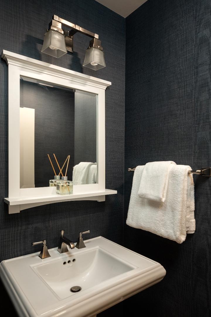Detail Gallery Image 8 of 16 For 555 Hermosa Way, Menlo Park,  CA 94025 - 3 Beds | 2/1 Baths