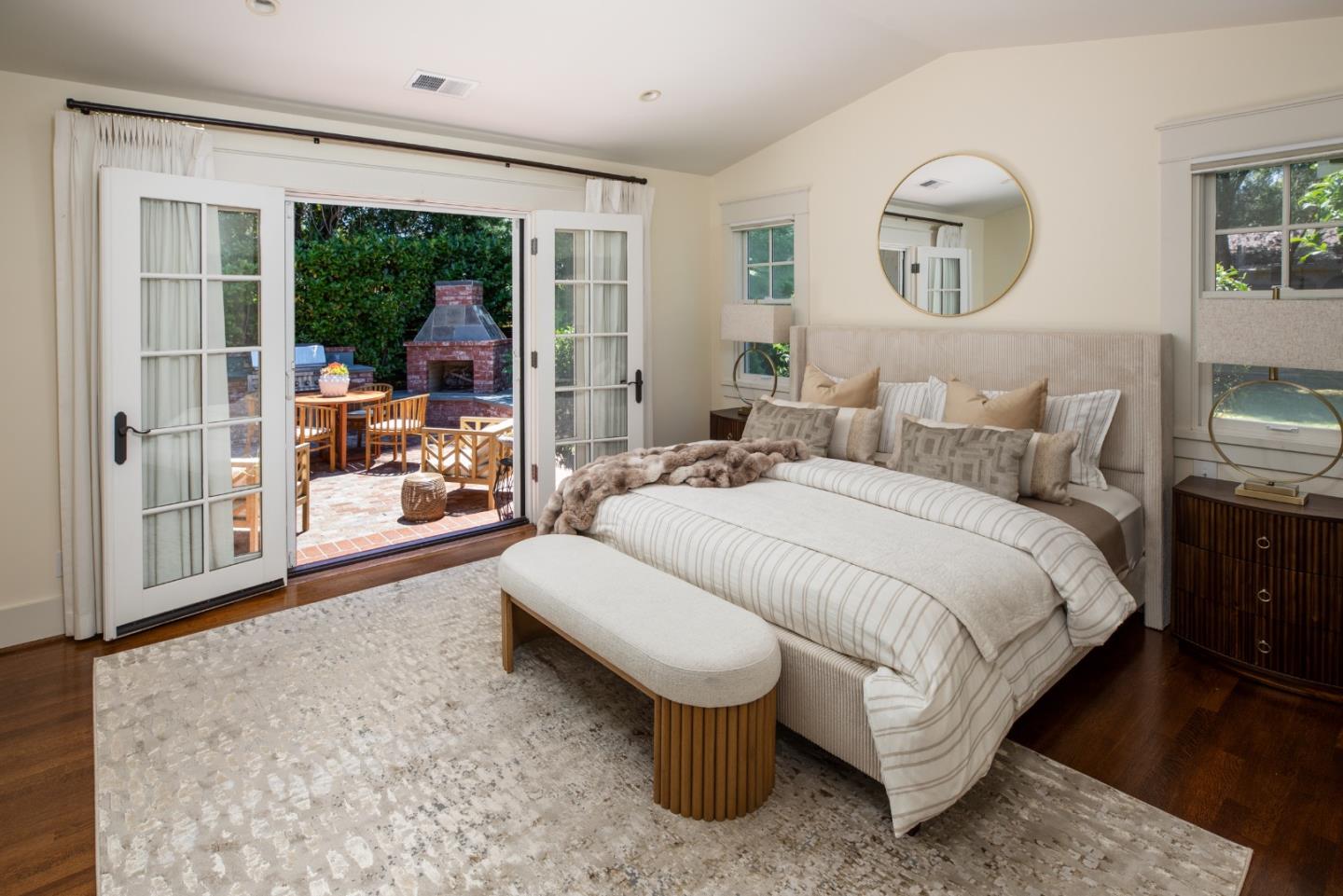 Detail Gallery Image 9 of 16 For 555 Hermosa Way, Menlo Park,  CA 94025 - 3 Beds | 2/1 Baths