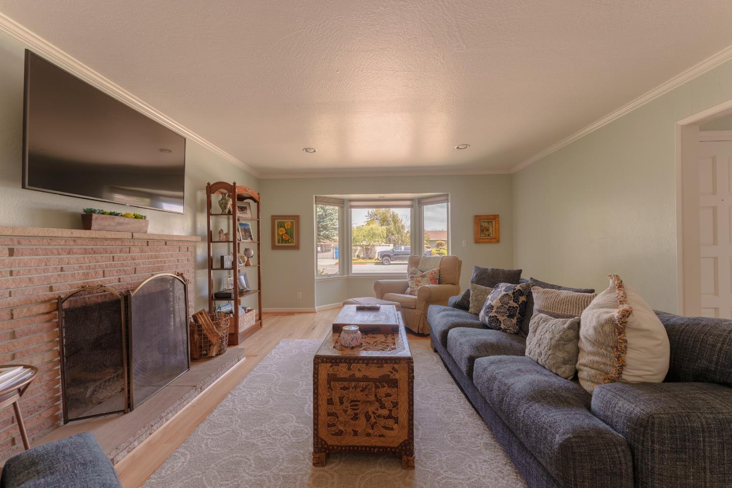 Detail Gallery Image 12 of 27 For 1152 Los Palos Dr, Salinas,  CA 93901 - 3 Beds | 2 Baths