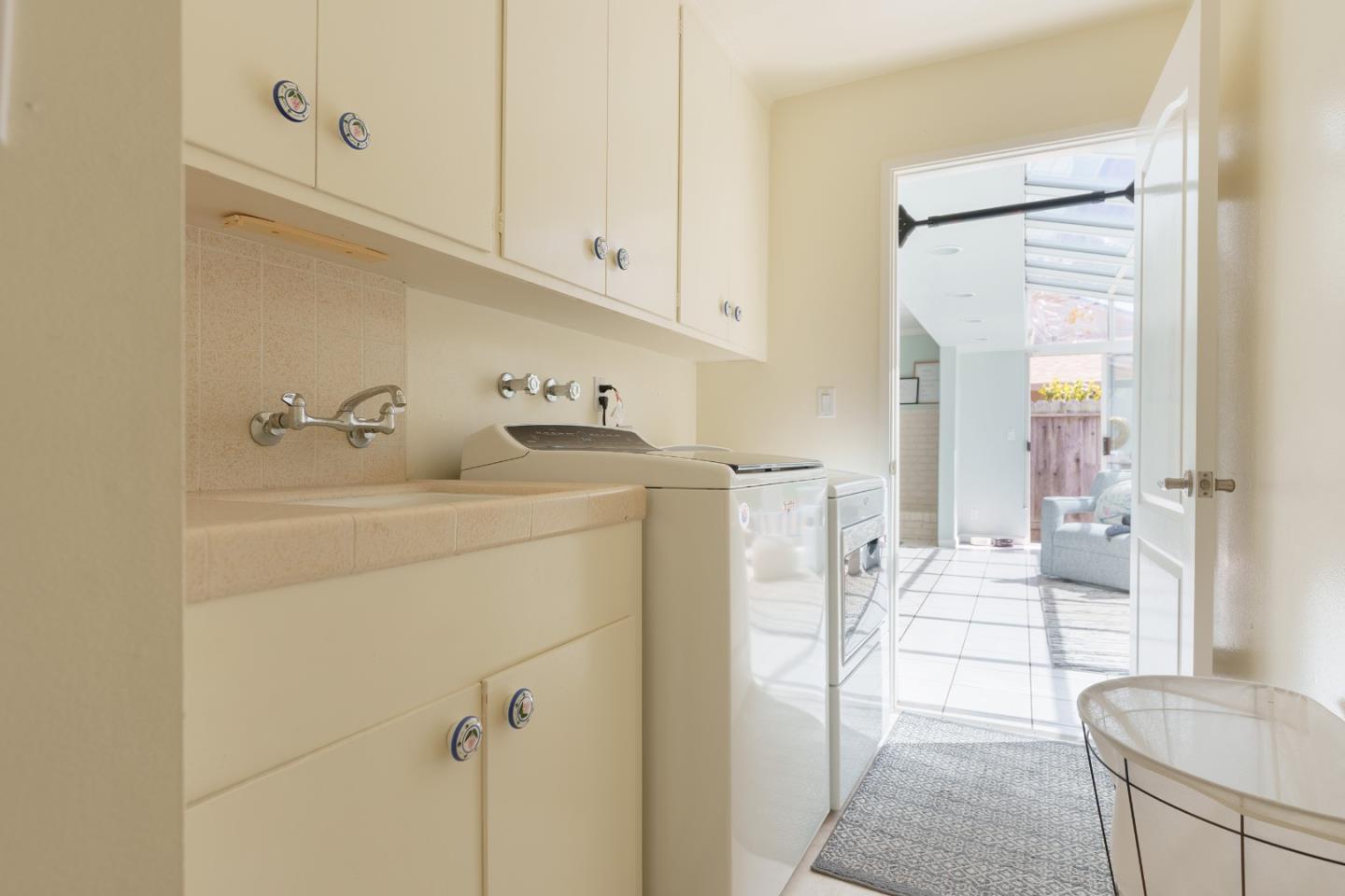 Detail Gallery Image 21 of 27 For 1152 Los Palos Dr, Salinas,  CA 93901 - 3 Beds | 2 Baths