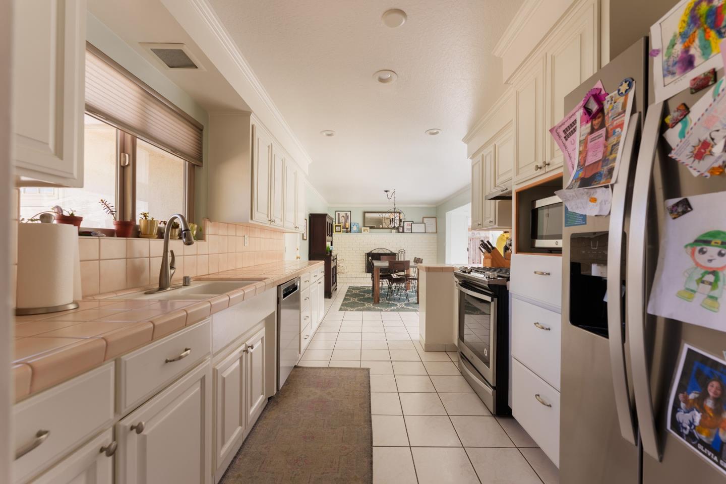 Detail Gallery Image 6 of 27 For 1152 Los Palos Dr, Salinas,  CA 93901 - 3 Beds | 2 Baths