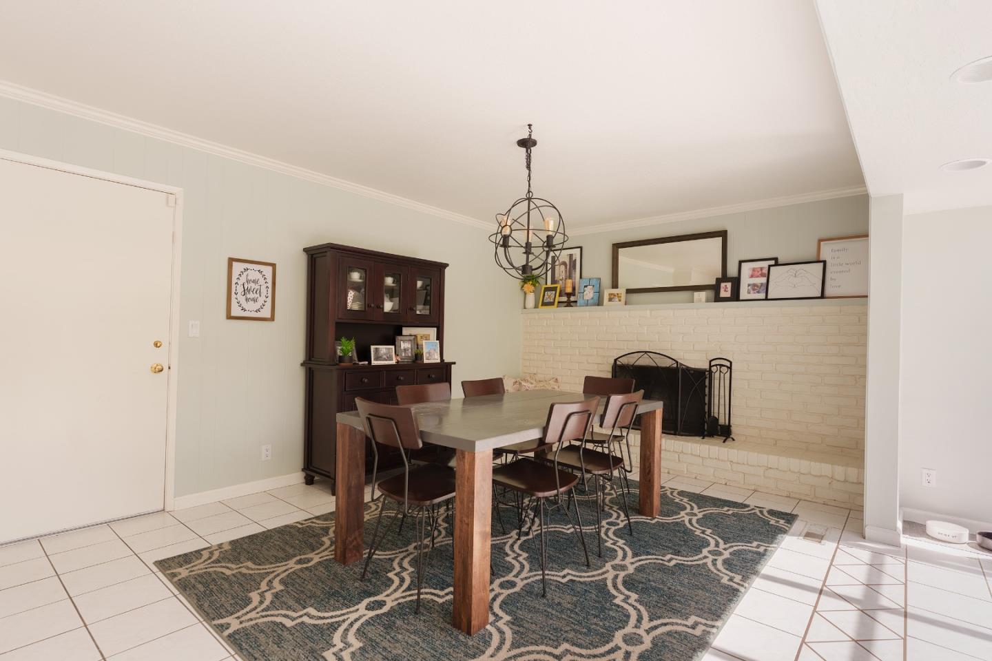 Detail Gallery Image 9 of 27 For 1152 Los Palos Dr, Salinas,  CA 93901 - 3 Beds | 2 Baths