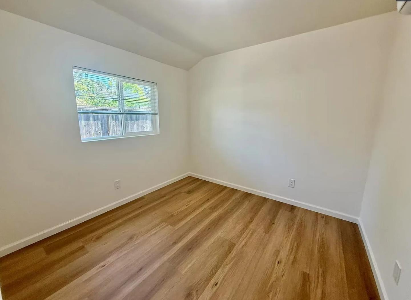 Detail Gallery Image 5 of 17 For 717 Ehrhorn Ave, Mountain View,  CA 94041 - – Beds | – Baths