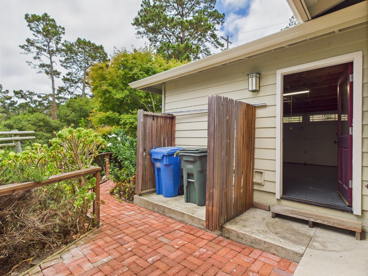 Detail Gallery Image 13 of 20 For 214 Soledad Pl, Monterey,  CA 93940 - 2 Beds | 2 Baths