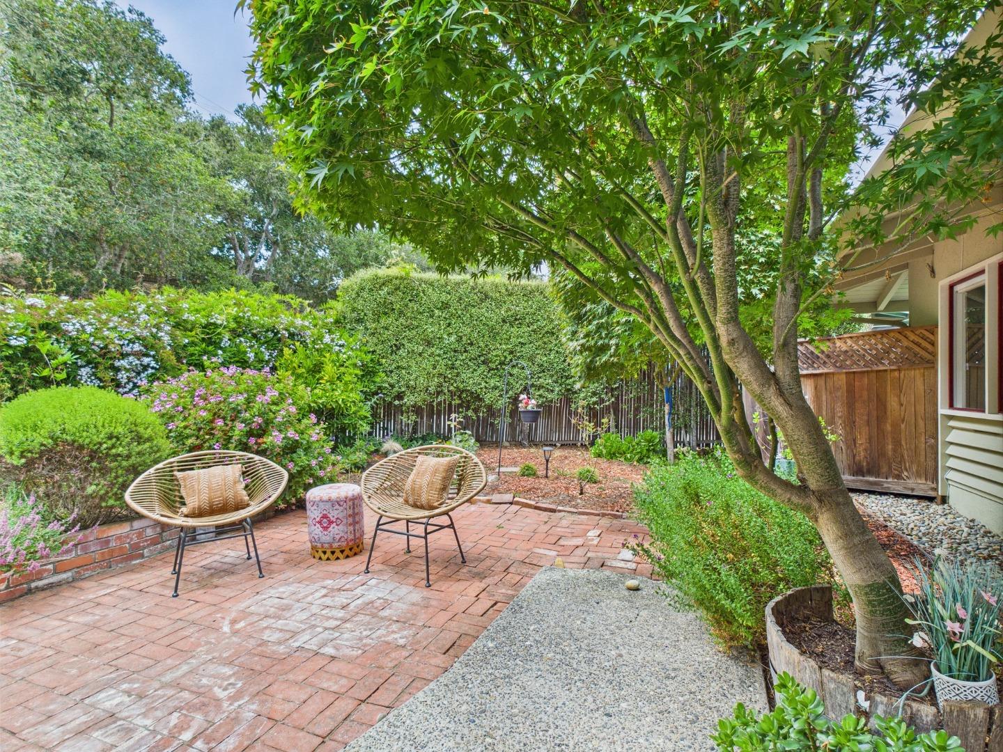 Detail Gallery Image 3 of 20 For 214 Soledad Pl, Monterey,  CA 93940 - 2 Beds | 2 Baths