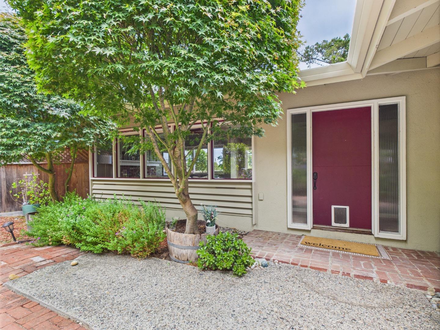Detail Gallery Image 4 of 20 For 214 Soledad Pl, Monterey,  CA 93940 - 2 Beds | 2 Baths