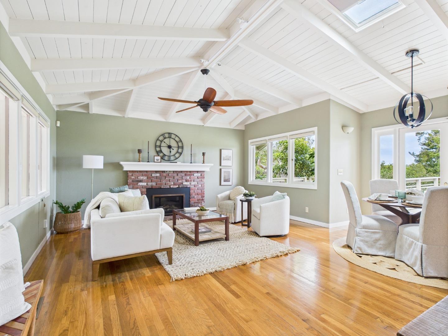 Detail Gallery Image 5 of 20 For 214 Soledad Pl, Monterey,  CA 93940 - 2 Beds | 2 Baths