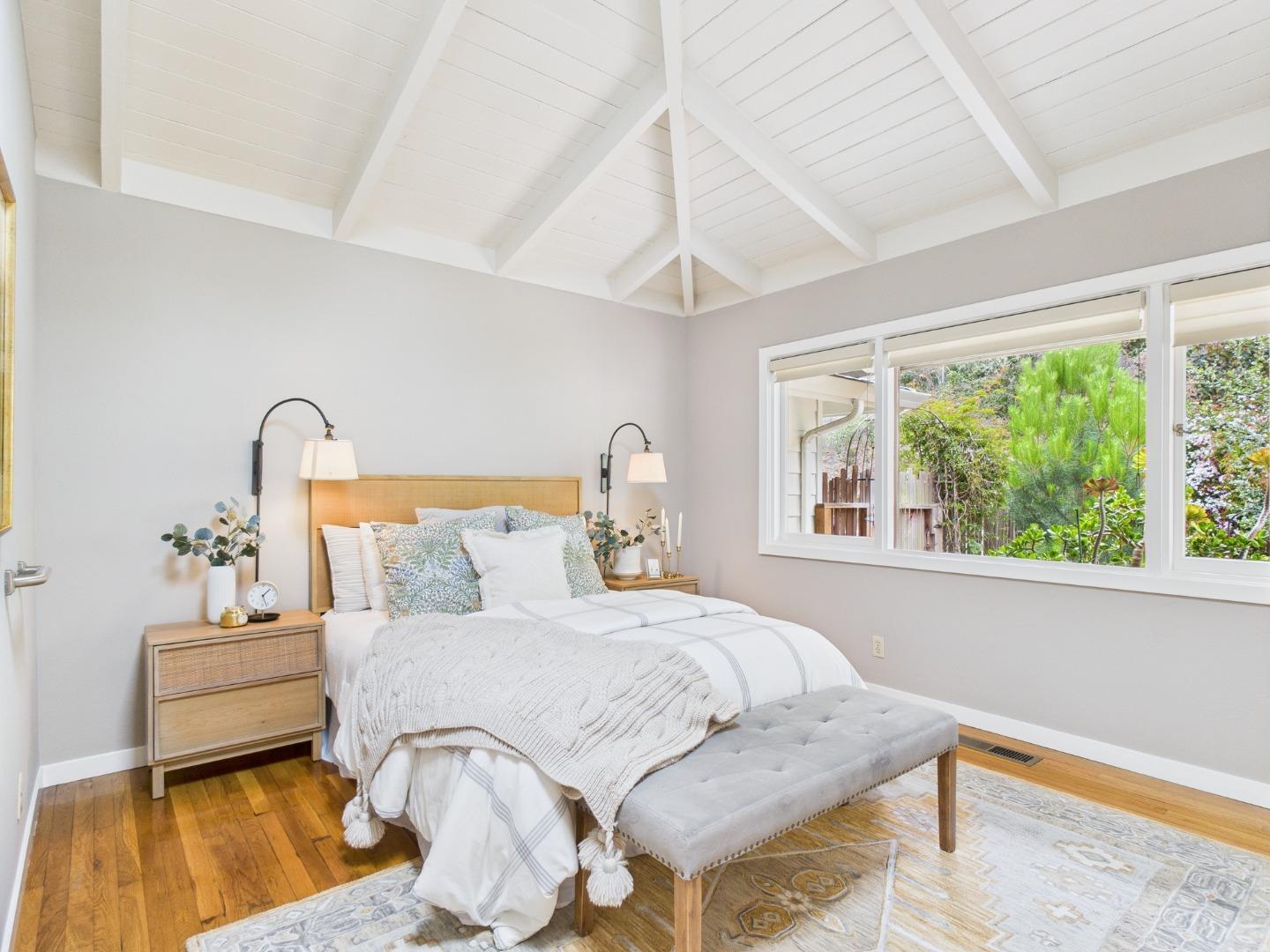 Detail Gallery Image 9 of 20 For 214 Soledad Pl, Monterey,  CA 93940 - 2 Beds | 2 Baths