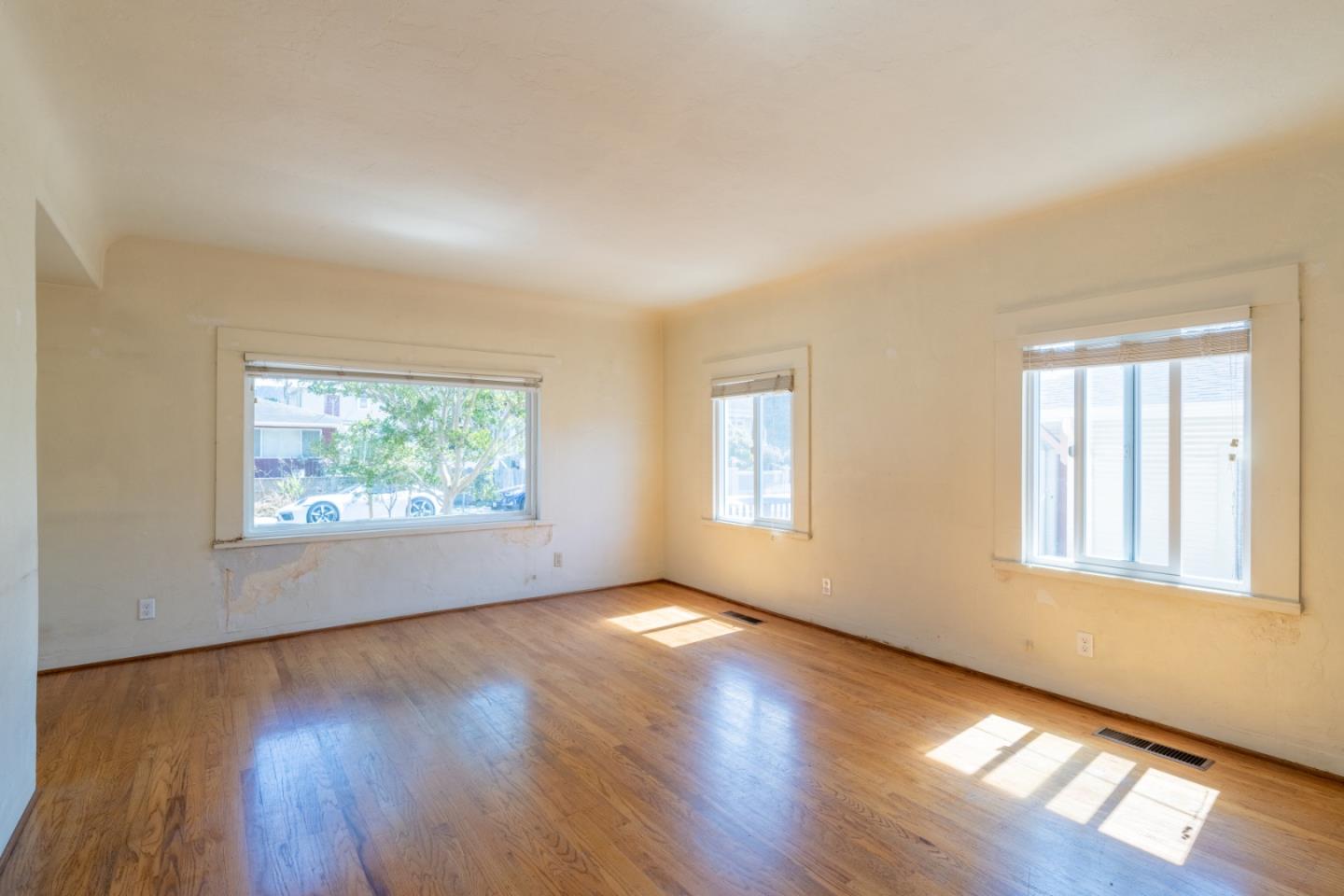 Detail Gallery Image 10 of 30 For 1261 Third St, Monterey,  CA 93940 - 3 Beds | 2 Baths
