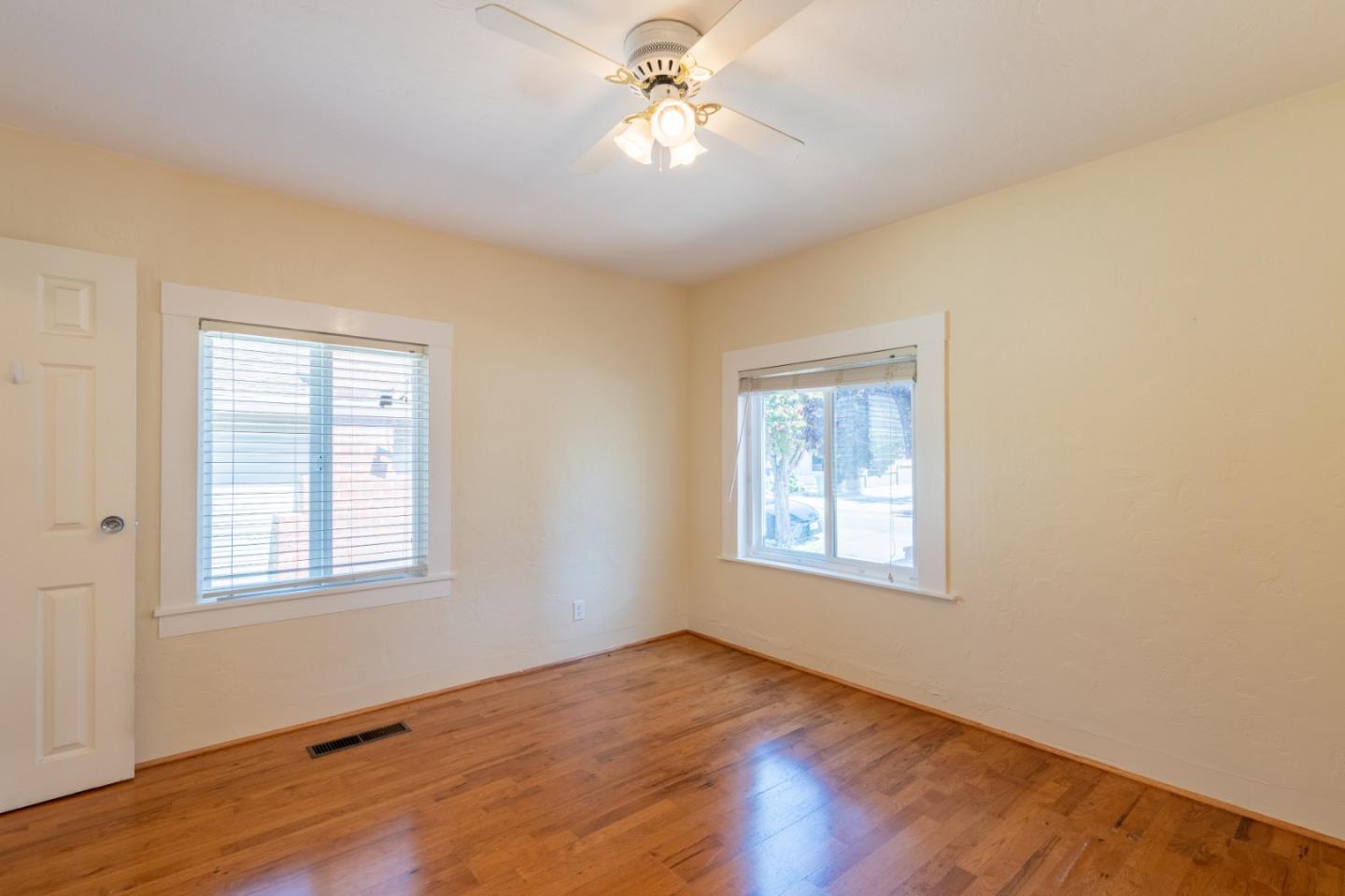 Detail Gallery Image 11 of 30 For 1261 Third St, Monterey,  CA 93940 - 3 Beds | 2 Baths