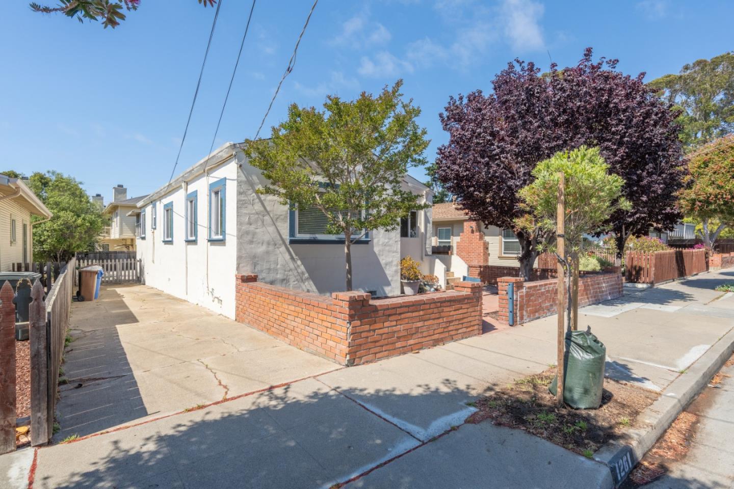 Detail Gallery Image 2 of 30 For 1261 Third St, Monterey,  CA 93940 - 3 Beds | 2 Baths