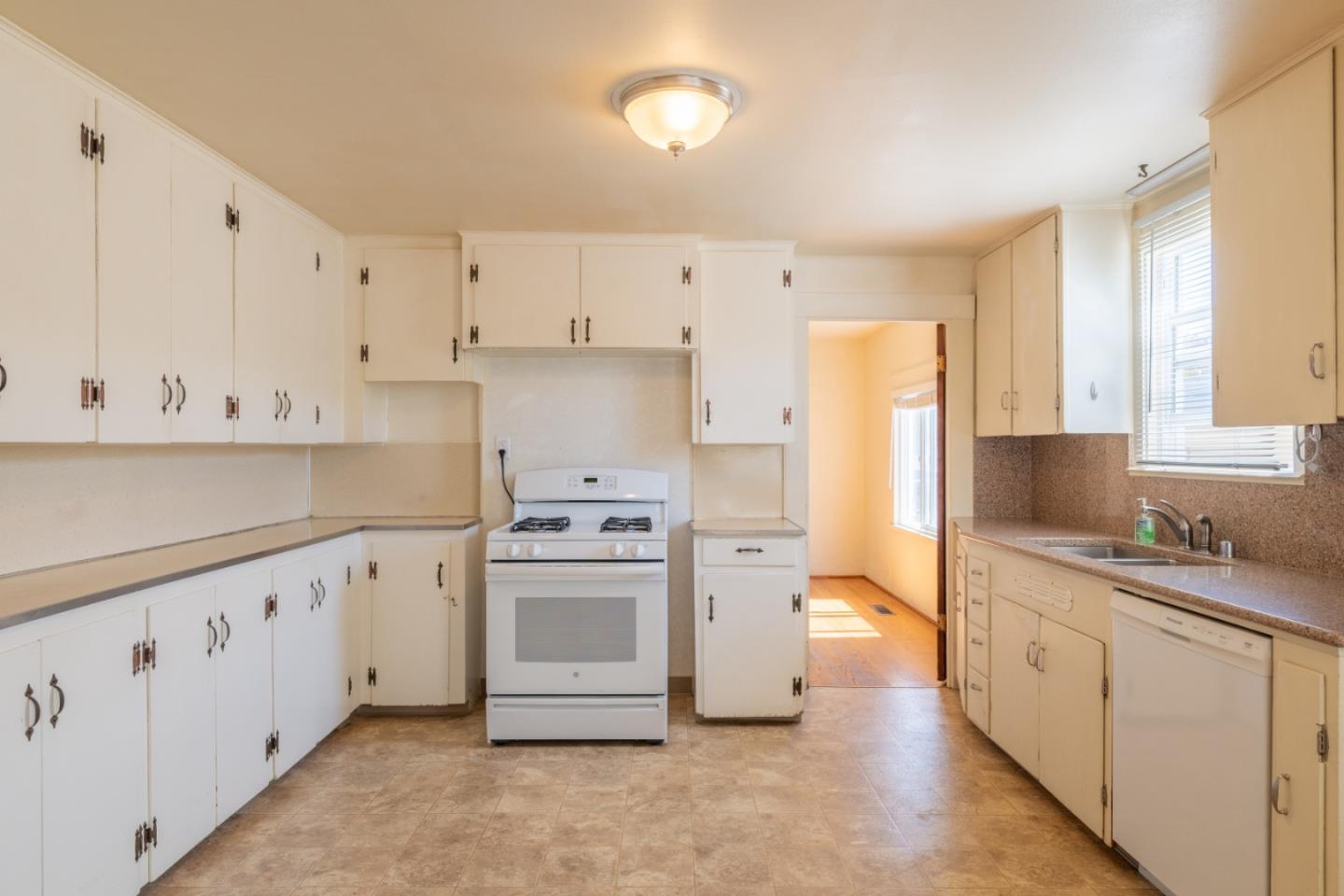 Detail Gallery Image 20 of 30 For 1261 Third St, Monterey,  CA 93940 - 3 Beds | 2 Baths