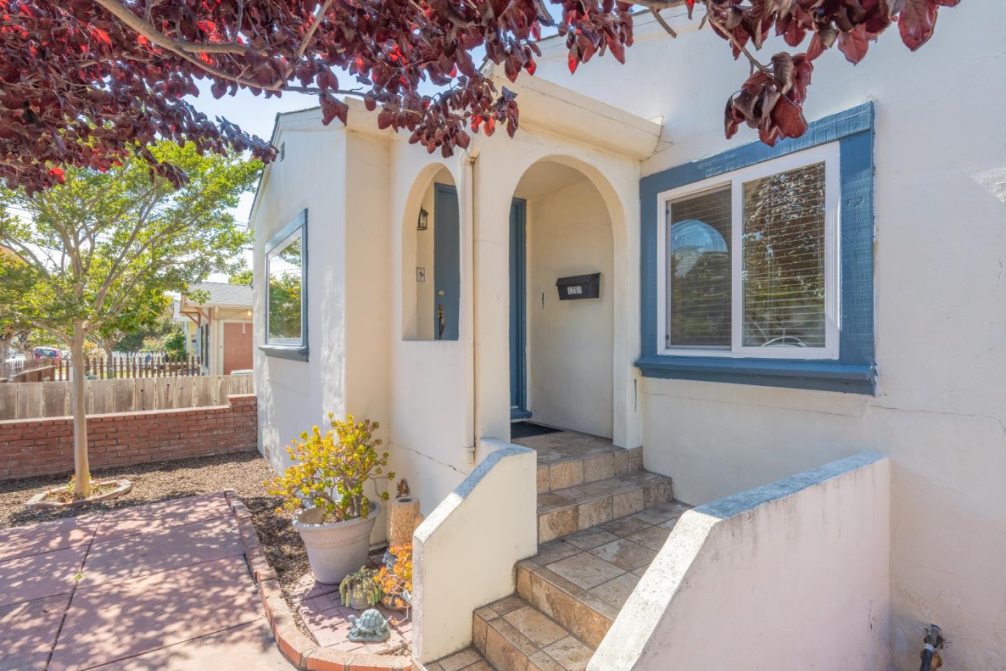 Detail Gallery Image 4 of 30 For 1261 Third St, Monterey,  CA 93940 - 3 Beds | 2 Baths