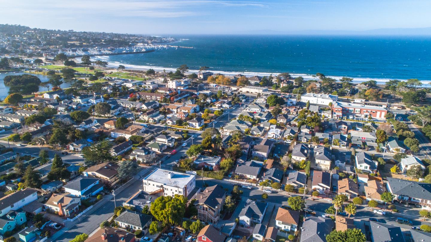 Detail Gallery Image 6 of 30 For 1261 Third St, Monterey,  CA 93940 - 3 Beds | 2 Baths