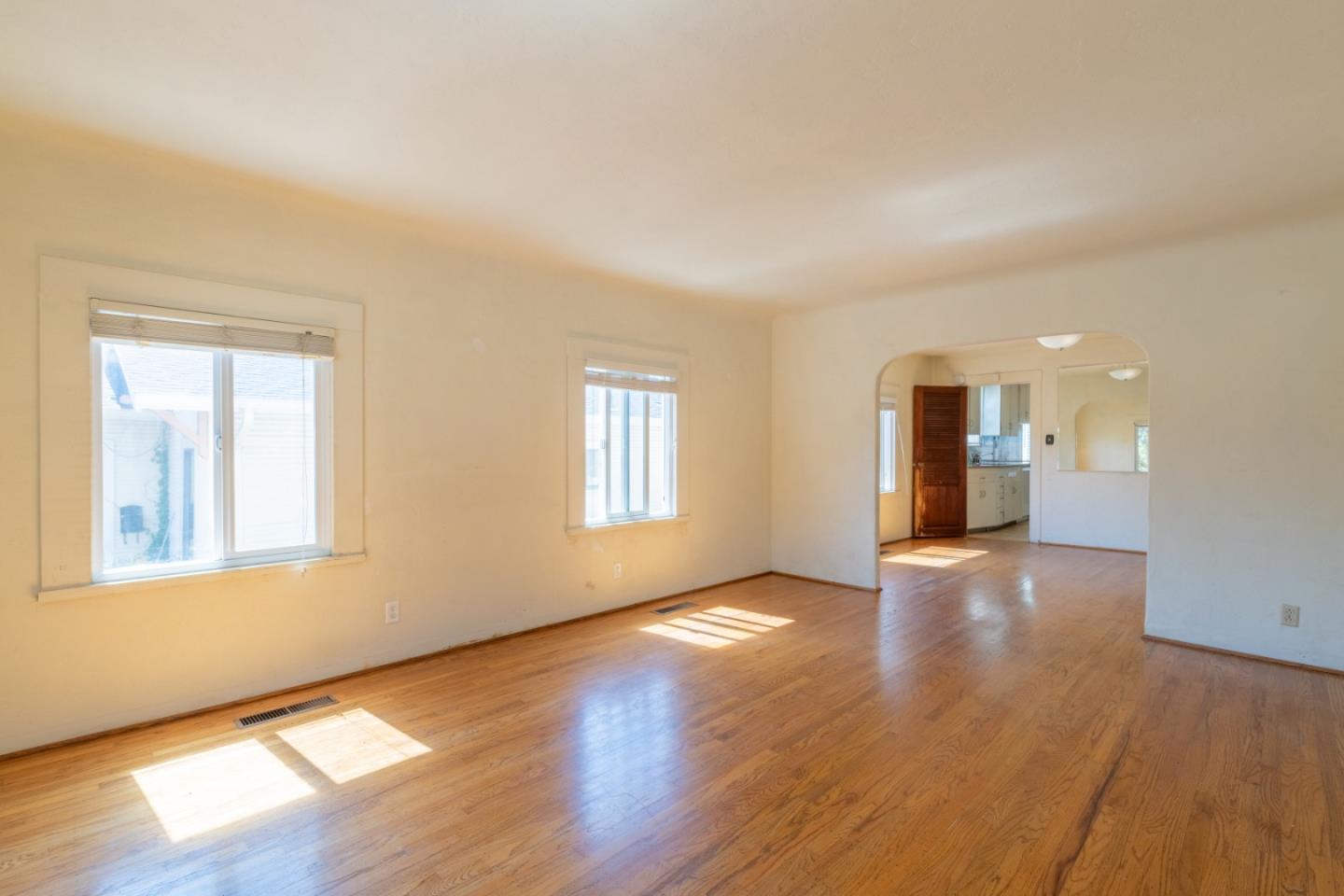 Detail Gallery Image 7 of 30 For 1261 Third St, Monterey,  CA 93940 - 3 Beds | 2 Baths