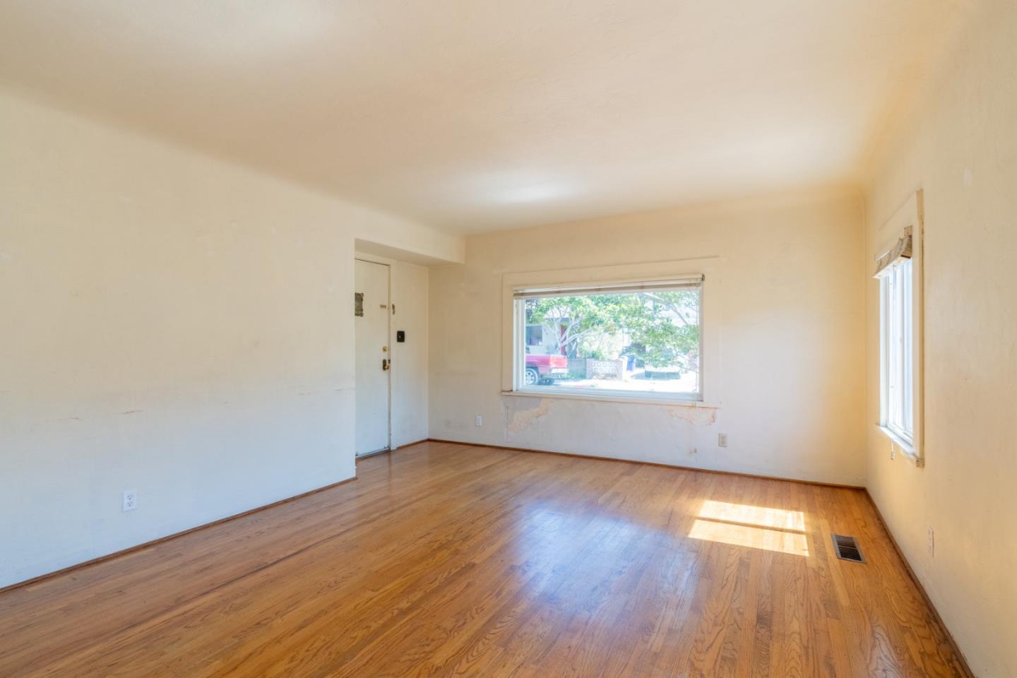 Detail Gallery Image 9 of 30 For 1261 Third St, Monterey,  CA 93940 - 3 Beds | 2 Baths