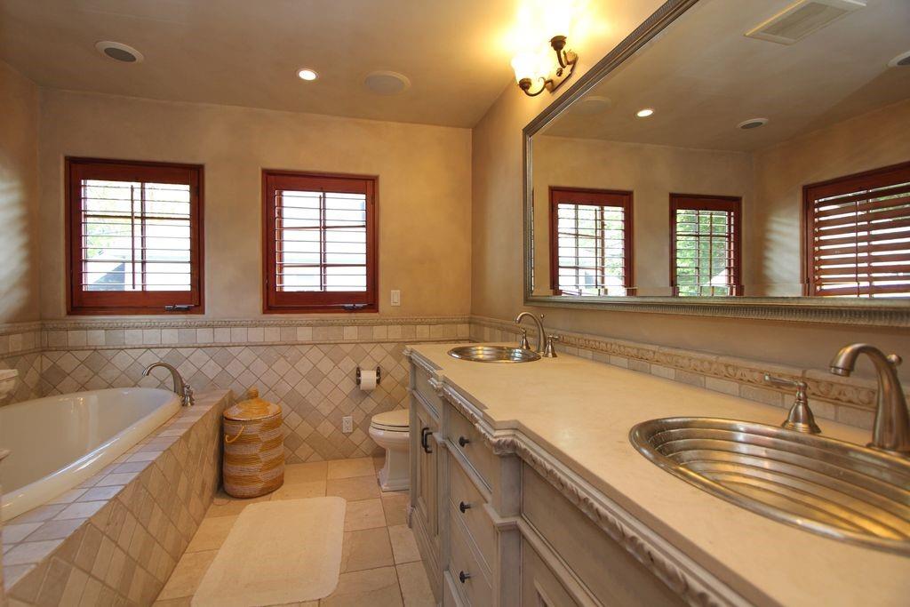 Detail Gallery Image 13 of 15 For 467 Tennyson Ave, Palo Alto,  CA 94301 - 4 Beds | 4 Baths
