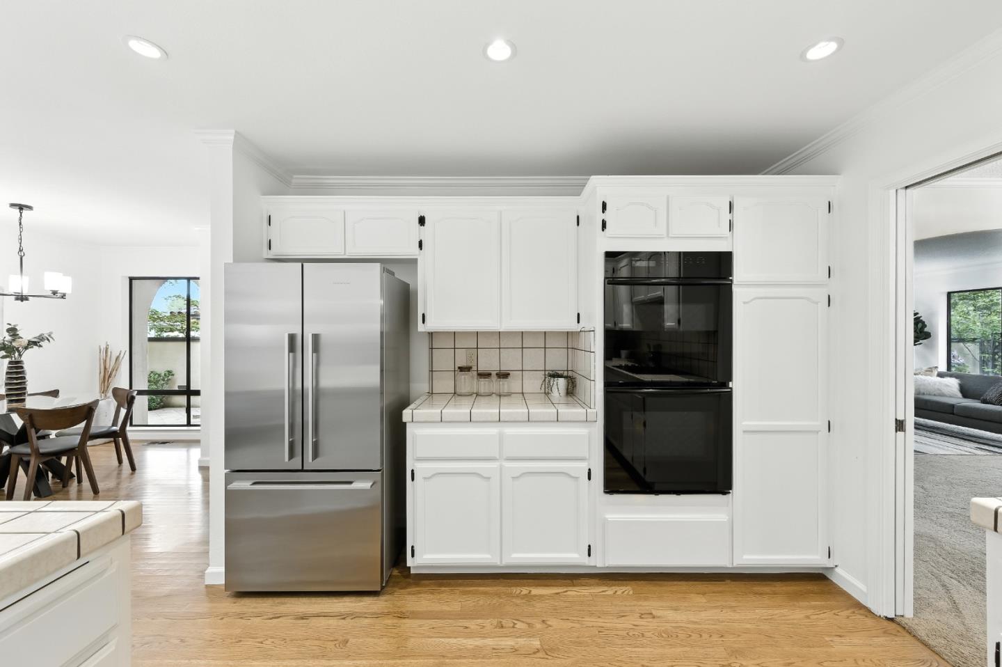Detail Gallery Image 16 of 54 For 1102 Royal Ln, San Carlos,  CA 94070 - 4 Beds | 2/1 Baths