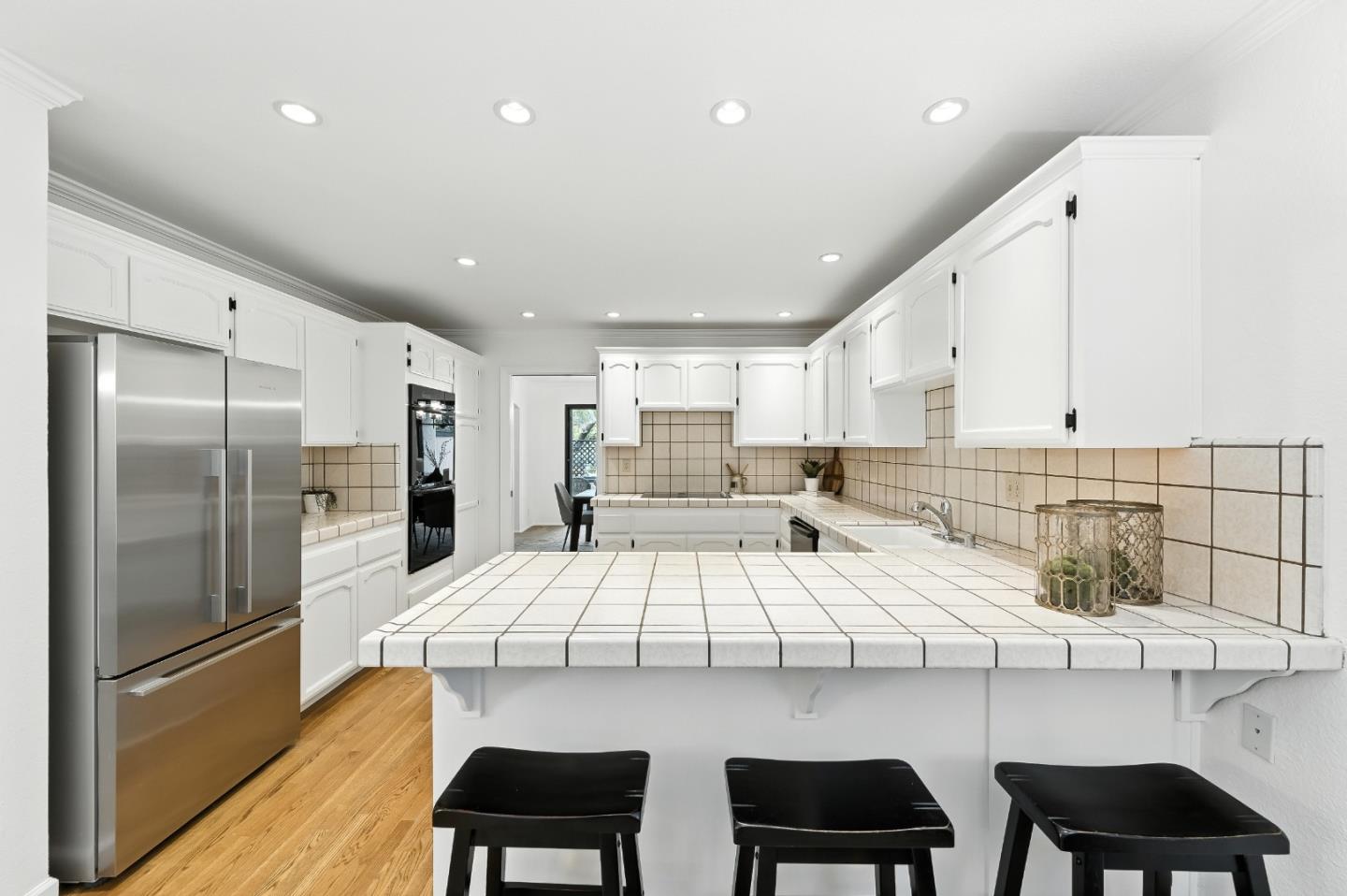 Detail Gallery Image 18 of 54 For 1102 Royal Ln, San Carlos,  CA 94070 - 4 Beds | 2/1 Baths