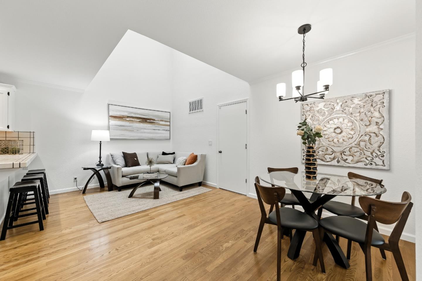 Detail Gallery Image 20 of 54 For 1102 Royal Ln, San Carlos,  CA 94070 - 4 Beds | 2/1 Baths