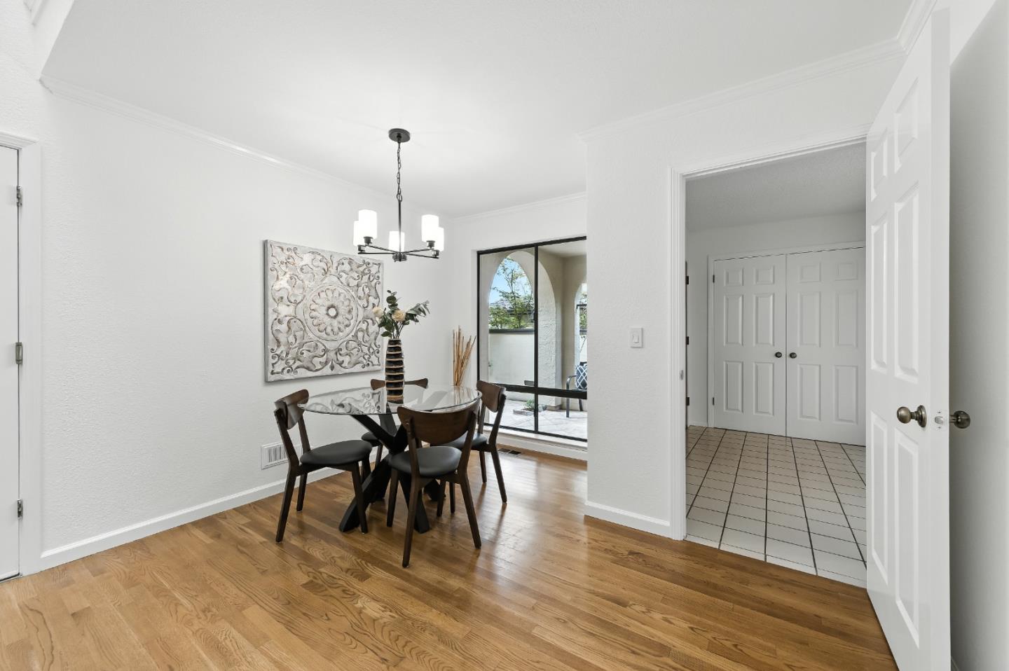 Detail Gallery Image 21 of 54 For 1102 Royal Ln, San Carlos,  CA 94070 - 4 Beds | 2/1 Baths