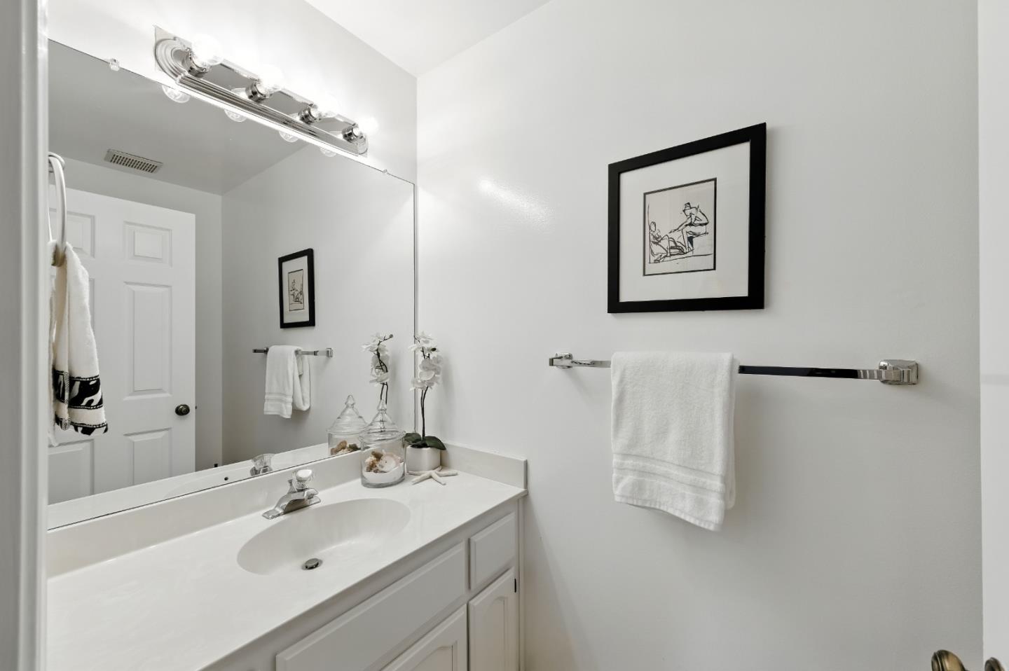 Detail Gallery Image 22 of 54 For 1102 Royal Ln, San Carlos,  CA 94070 - 4 Beds | 2/1 Baths