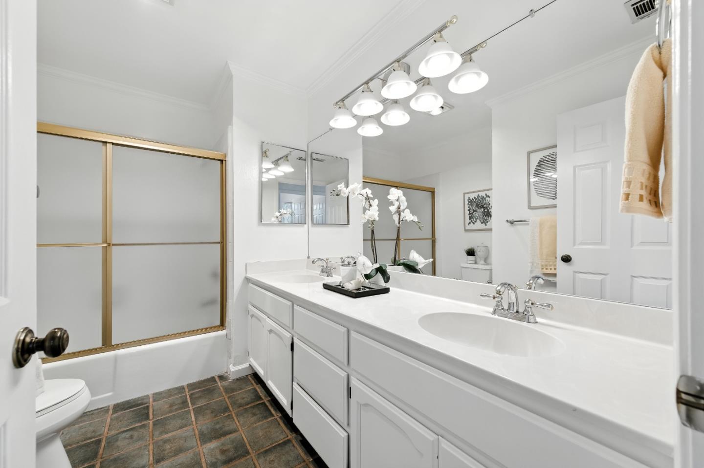 Detail Gallery Image 38 of 54 For 1102 Royal Ln, San Carlos,  CA 94070 - 4 Beds | 2/1 Baths