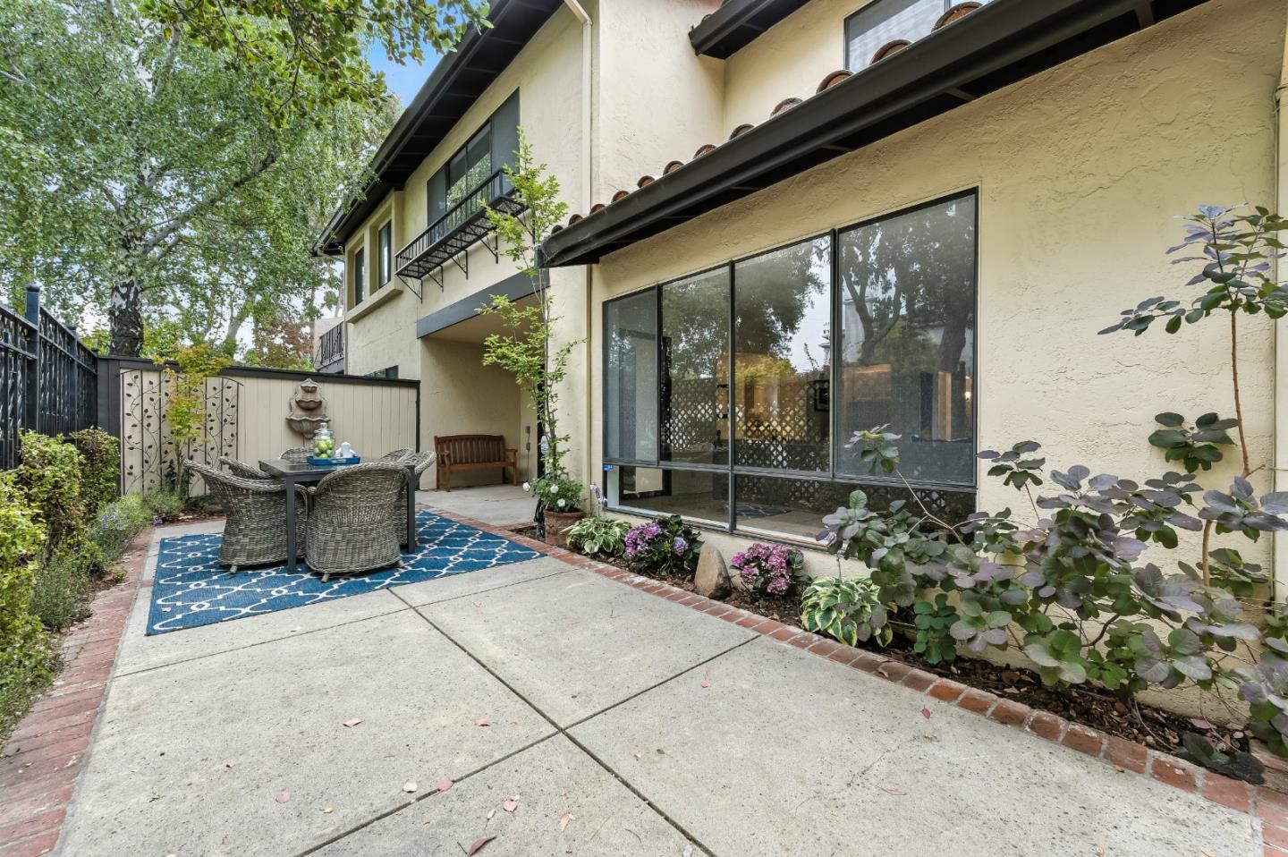 Detail Gallery Image 43 of 54 For 1102 Royal Ln, San Carlos,  CA 94070 - 4 Beds | 2/1 Baths